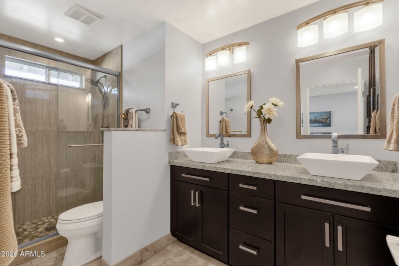 26-web-or-mls-8520-e-plaza-ave