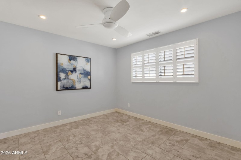 28-web-or-mls-8520-e-plaza-ave