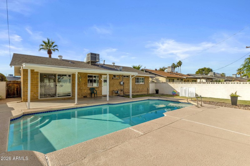 33-web-or-mls-8520-e-plaza-ave