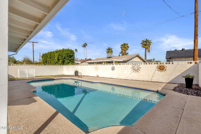 34-web-or-mls-8520-e-plaza-ave