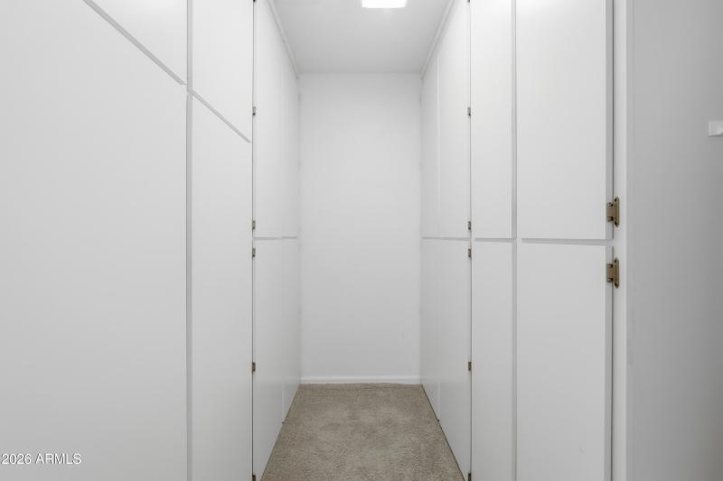 5g guest bedroom 2 cloest