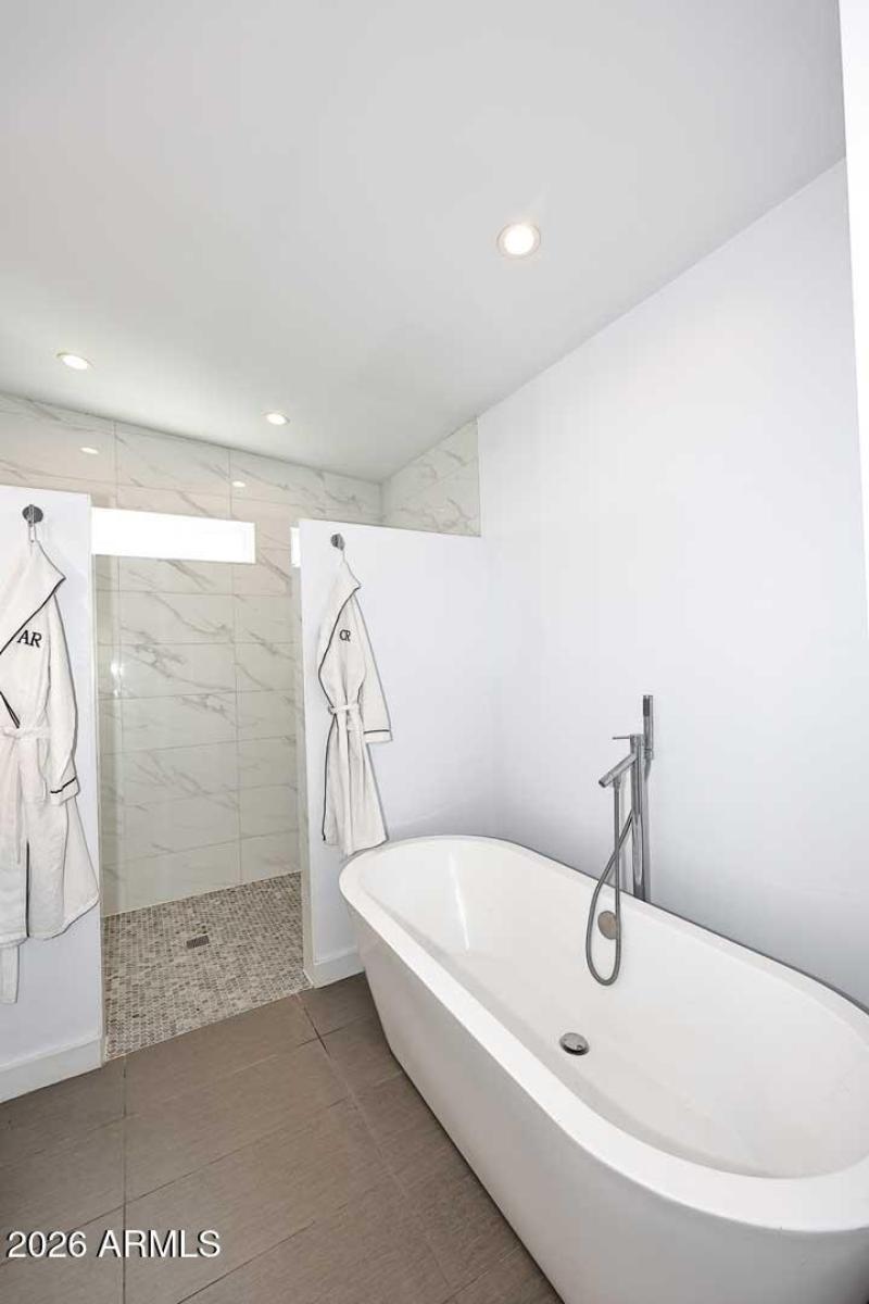 Primary Bath-Feestanding Tub