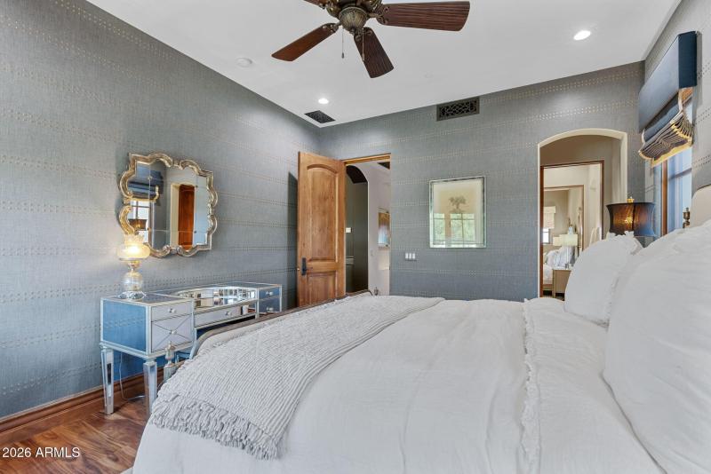 49-web-or-mls-9926-e-kemper-way