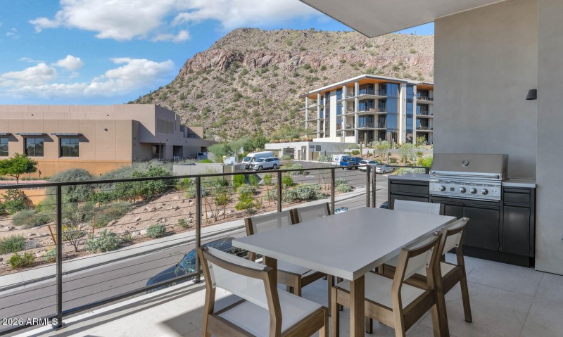 4849 N Camelback Rdg Dr-large-020-019-48
