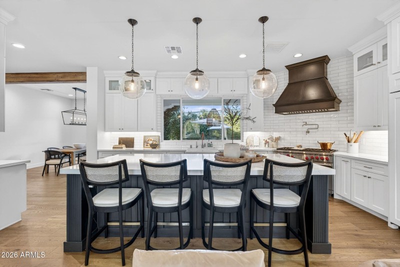 25-web-or-mls-11- E Crittenden Ln