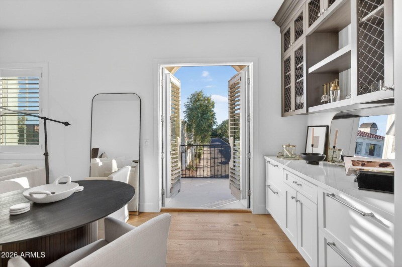 40-web-or-mls-63- E Crittenden Ln