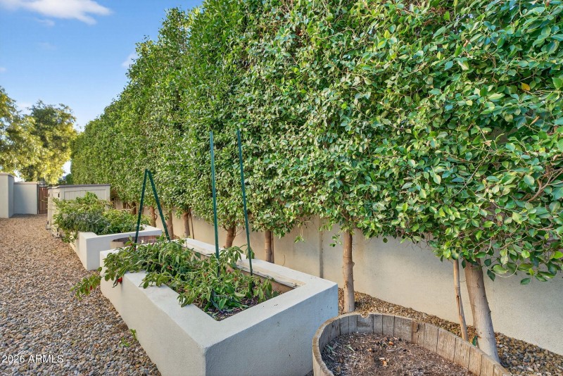 94-web-or-mls-81- E Crittenden Ln