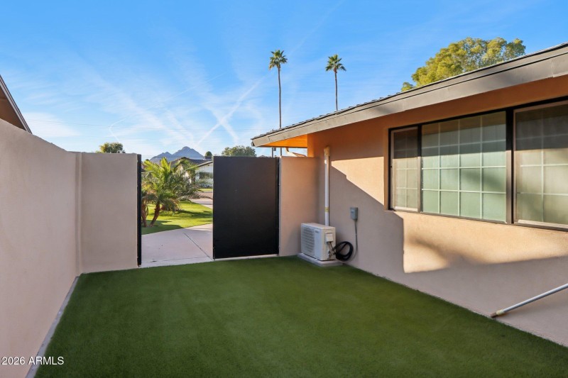 41-web-or-mls-N 82nd St-S1601-041