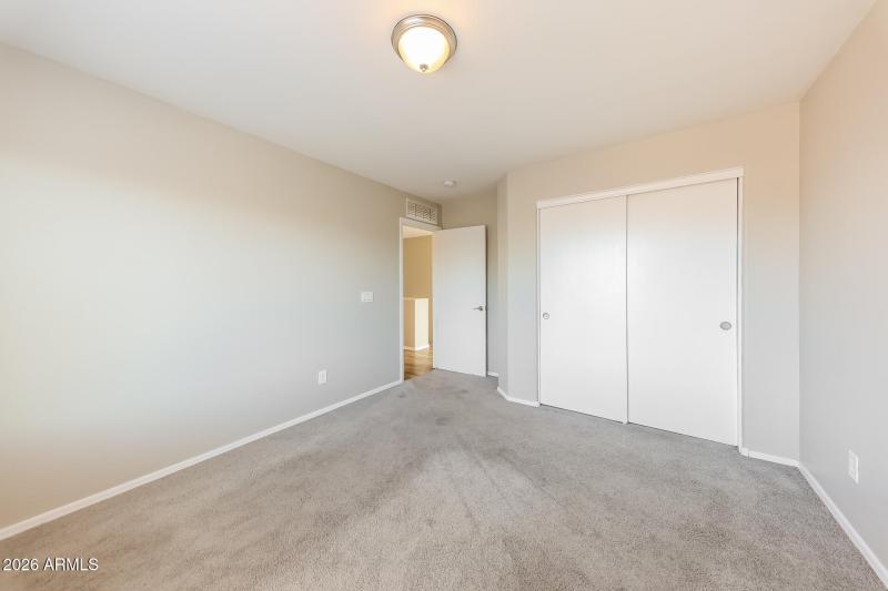 014-photo-bedroom-14939139