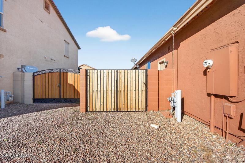 8-web-or-mls-04- W Peggy Dr