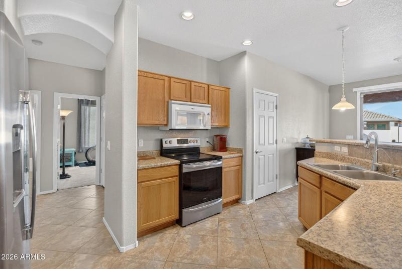 18-web-or-mls-16- W Peggy Dr