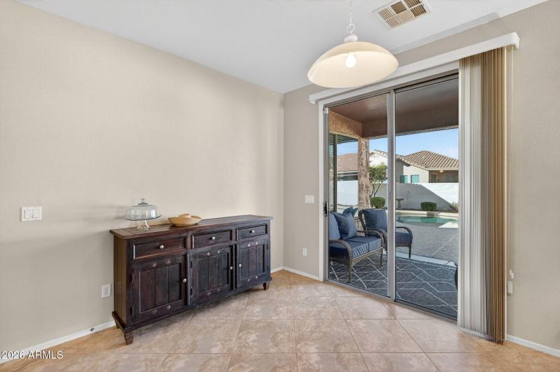 21-web-or-mls-13- W Peggy Dr