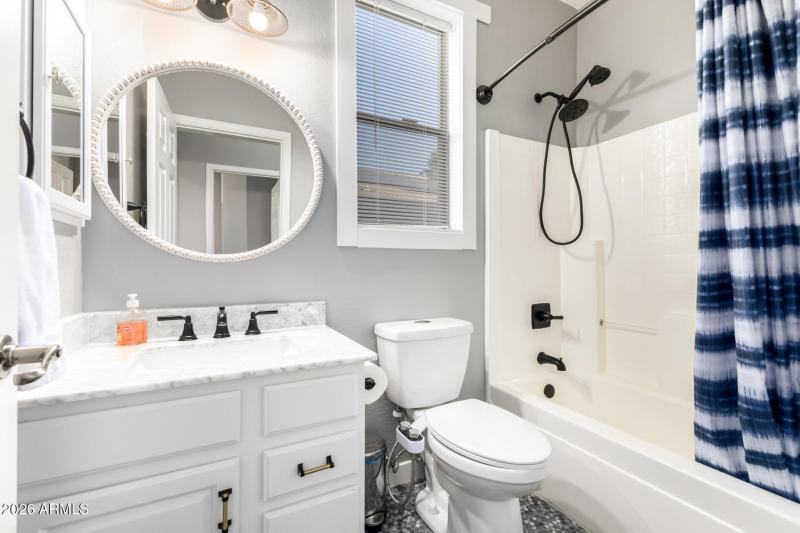 Main Floor Bathroom (1)