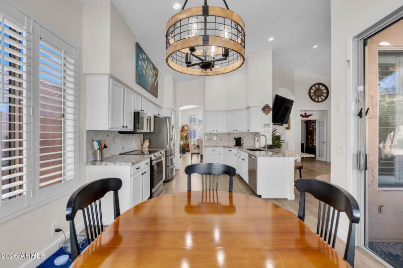 Cabinet pull-out shelves