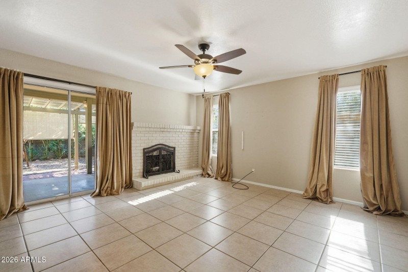 Roosevelt - Family room