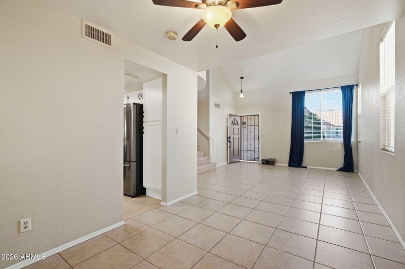 Roosevelt - front entrance from dining