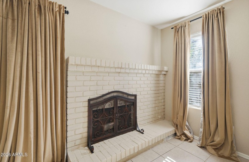 Roosevelt - wood fireplace