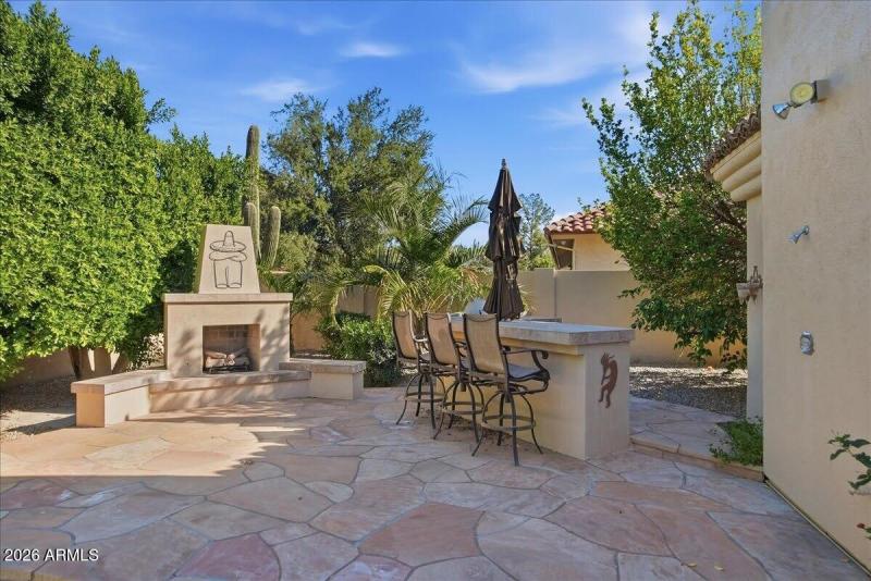 55-Outdoor Bar & Fireplace