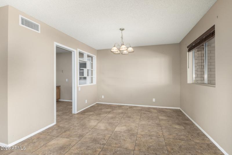 Good sized dining room