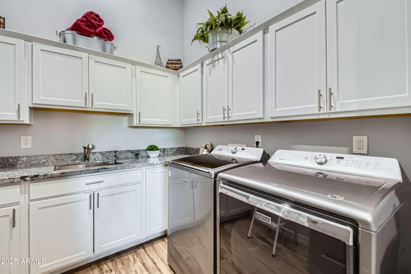 7080 E Mark Ln - MLS Sized - 022 - 37 La