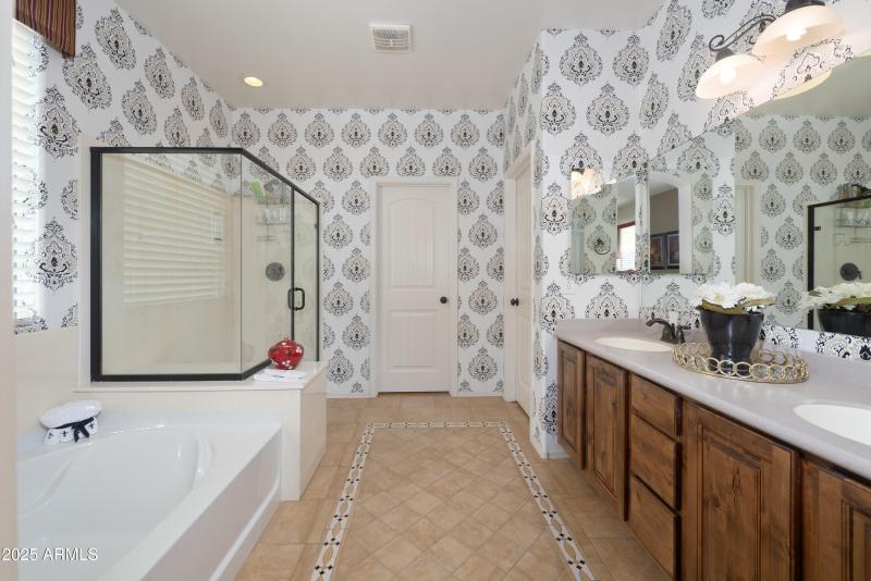 18375-E-San-Ignaciao-Ct-32