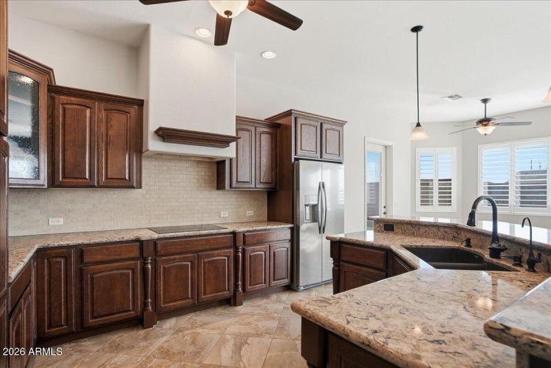 16-11551 E Nell Ave_RedHogMedia