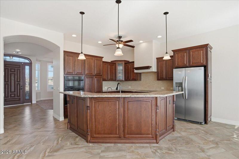 17-11551 E Nell Ave_RedHogMedia