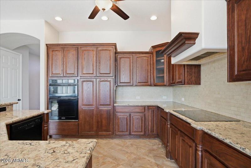 18-11551 E Nell Ave_RedHogMedia