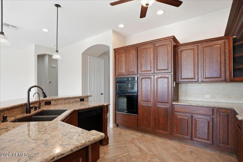 19-11551 E Nell Ave_RedHogMedia