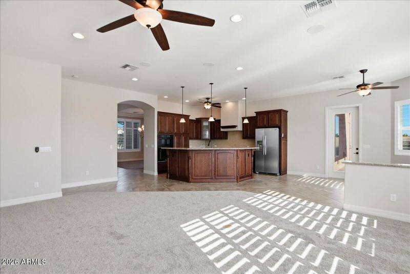 23-11551 E Nell Ave_RedHogMedia