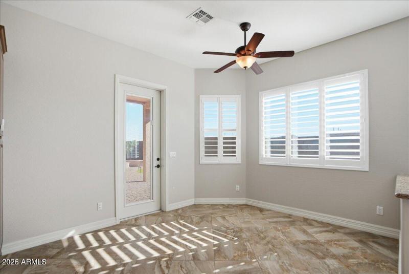 25-11551 E Nell Ave_RedHogMedia