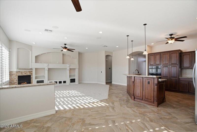 26-11551 E Nell Ave_RedHogMedia