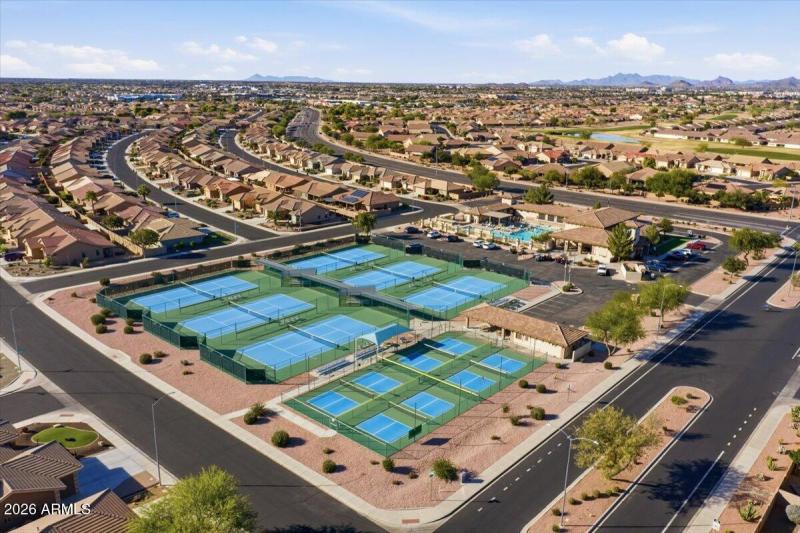 63-11551 E Nell Ave_RedHogMedia