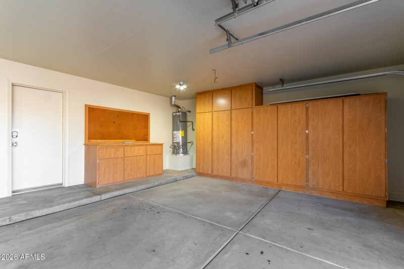 3-Car Garage w/Built-Ins