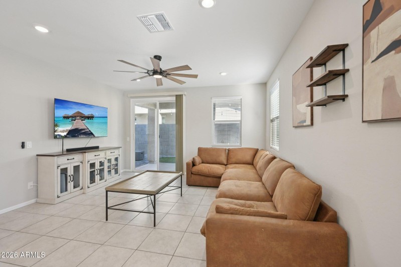 7-web-or-mls-W Via De Luna Dr-S1701-007