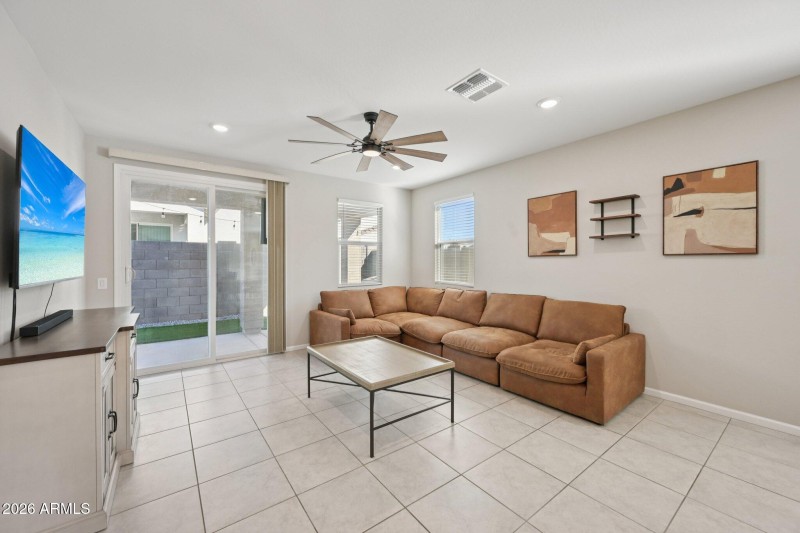 8-web-or-mls-W Via De Luna Dr-S1701-008