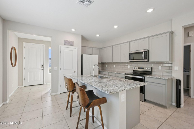 15-web-or-mls-W Via De Luna Dr-S1701-015