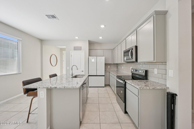 17-web-or-mls-W Via De Luna Dr-S1701-017