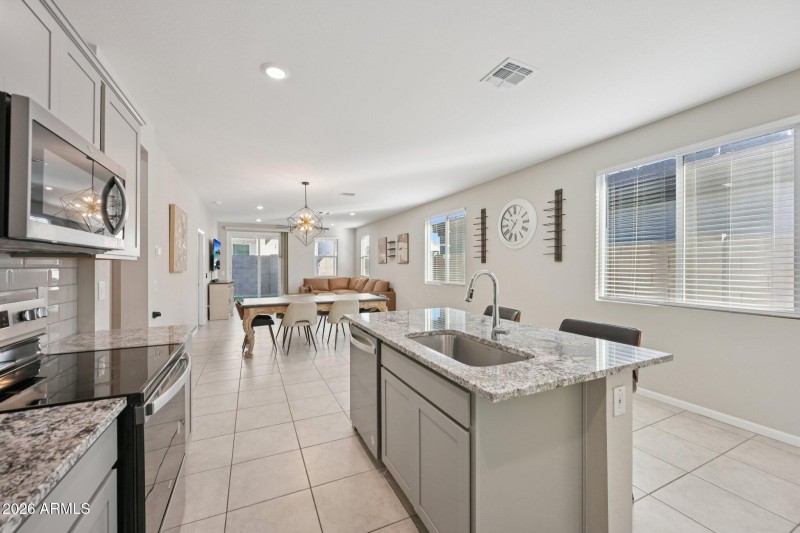 19-web-or-mls-W Via De Luna Dr-S1701-019