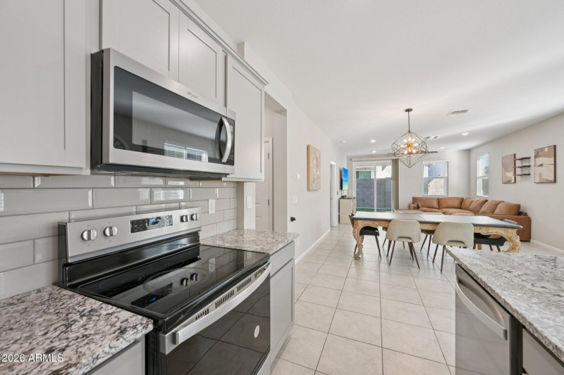 20-web-or-mls-W Via De Luna Dr-S1701-020