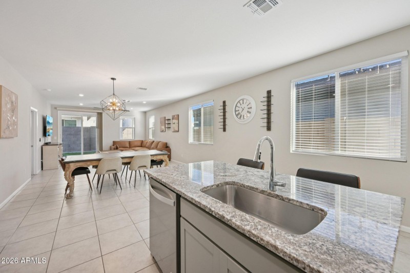 21-web-or-mls-W Via De Luna Dr-S1701-021