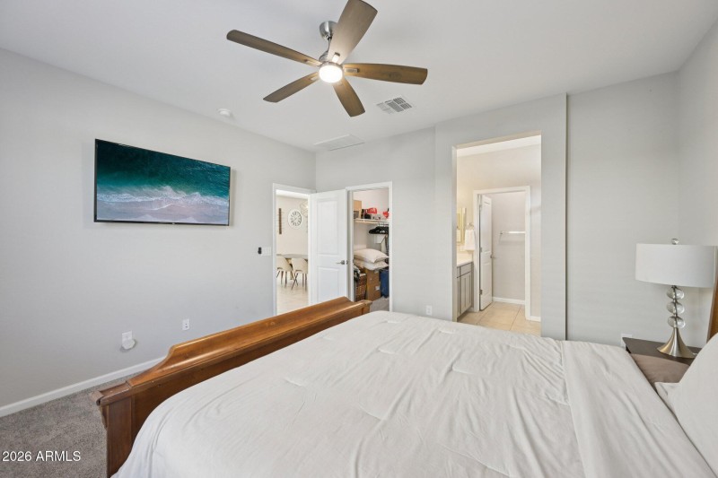 24-web-or-mls-W Via De Luna Dr-S1701-024