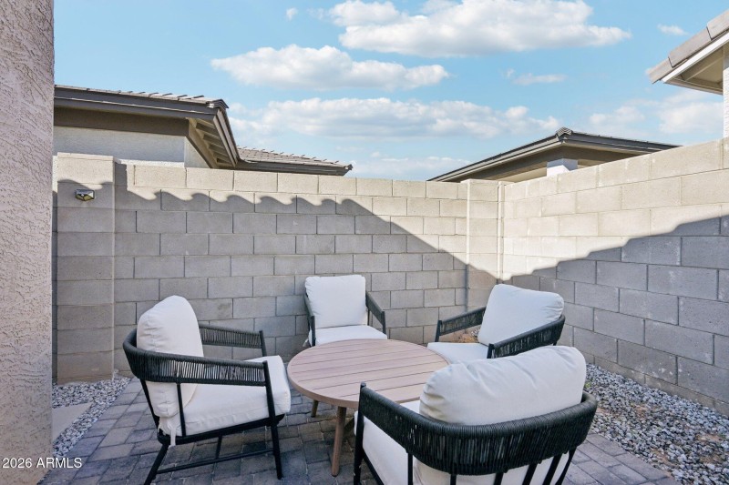 37-web-or-mls-W Via De Luna Dr-S1701-037