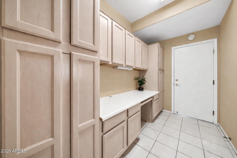 2ND OFFICE / LAUNDRY