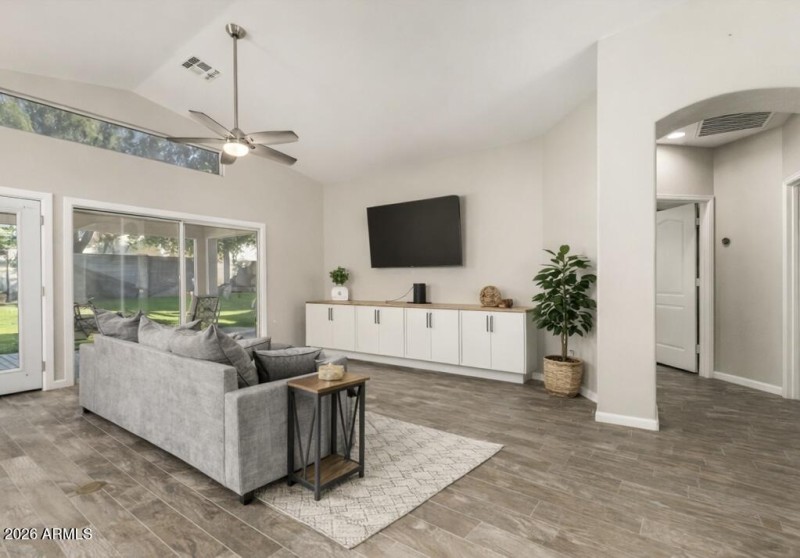 CE1E72F2-1EF7-43B7-9399-31FC64F22E04