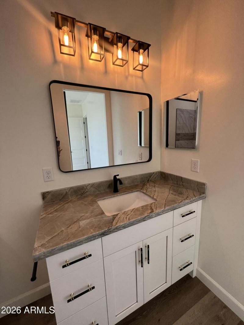 B2B9B316-511D-4475-B224-88F0A64CD09E