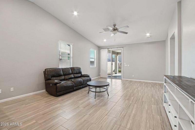 9-web-or-mls-W Myrtle Ct-S1401-007