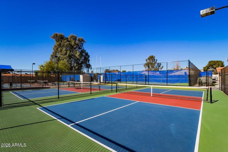 20 LW - Pickleball courts