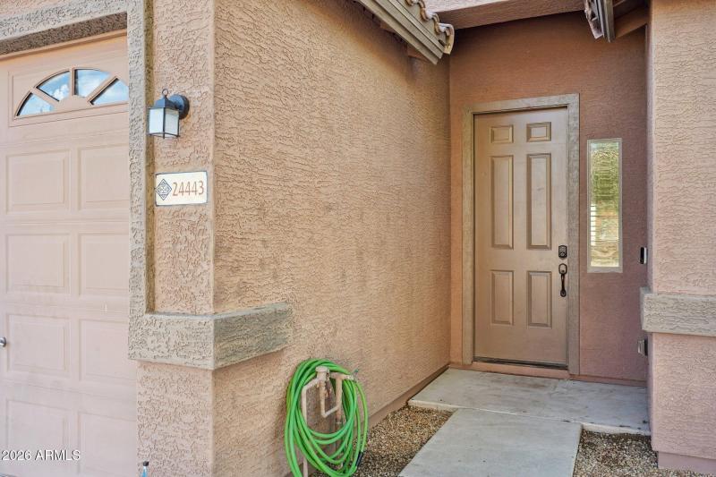 8-web-or-mls-W Pueblo Ave-L1701-008