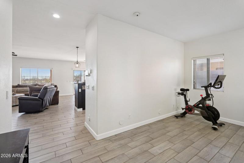 9-web-or-mls-W Pueblo Ave-L1701-009